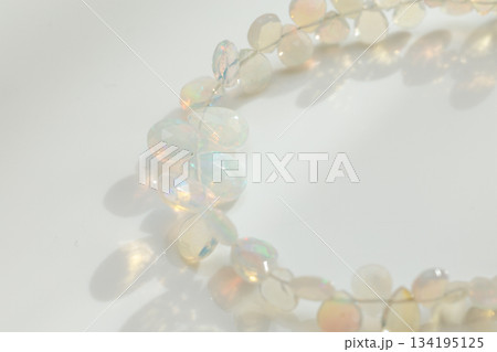 エチオピアンオパールのブリオレット|ふんわり遊色がきらめく天然オパール素材 エチオピアンオパールのブリオレット|ふんわり遊色がきらめく天然オパール素材 134195125