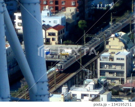 2013.1.4 スカイツリー展望フロアからの東武6050系 2013.1.4 スカイツリー展望フロアからの東武6050系 134195251