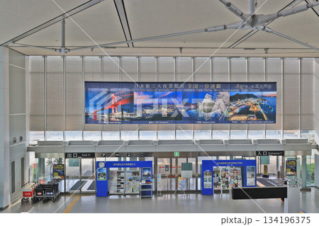 福岡県の北九州空港ターミナルビルエントランスロビー 福岡県の北九州空港ターミナルビルエントランスロビー 134196375