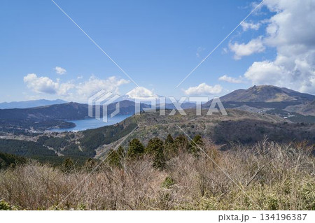 神奈川県箱根 大観山からの富士山と芦ノ湖 神奈川県箱根 大観山からの富士山と芦ノ湖 134196387