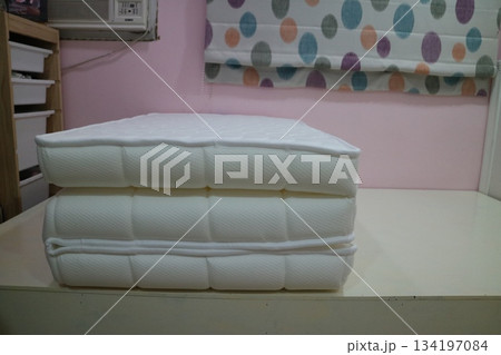 ベッド 寝台 寝床 134197084
