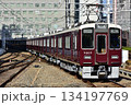 大阪梅田に到着する阪急神戸線 7000系 134197769