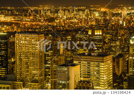ニューヨーク・マンハッタンの夜景（トップオブザロック展望台） 134198424