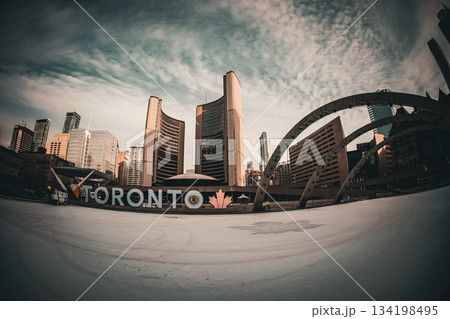 赤みの夕トロント 134198495