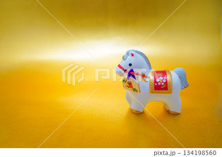 正面向き午土鈴の縁起物 134198560