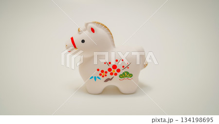 午年のお正月素材（年賀状素材） 134198695