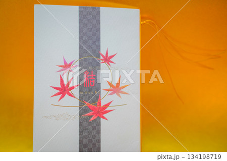 ひも付き和柄ギフト箱 134198719