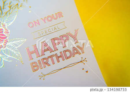 タイポ風バースデーカード 134198733