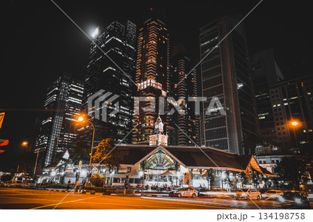 モノクロの高層ビル街 モノクロの高層ビル街 134198758