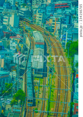 高架線と街並みの風景 134198785