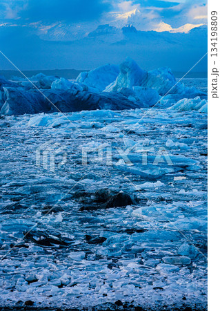 静寂の氷河湖 静寂の氷河湖 134198809