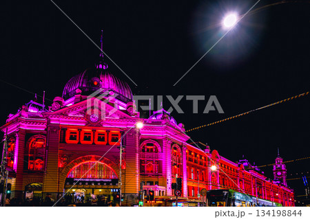 夜のメルボルン駅全景 夜のメルボルン駅全景 134198844