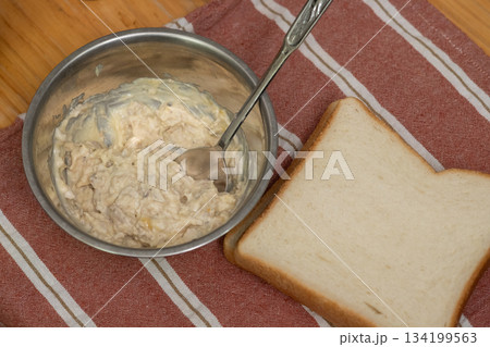 白身魚のサンドイッチのイメージ 白身魚のサンドイッチのイメージ 134199563