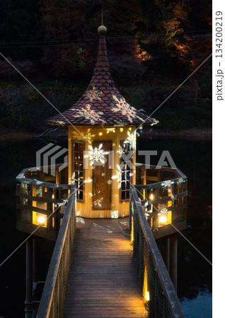 楽しいライトアップの宮沢湖 134200219