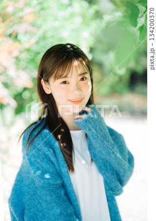 屋外女性ポートレート 134200370