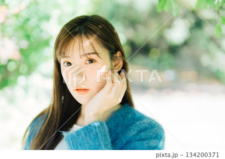 屋外女性ポートレート 134200371
