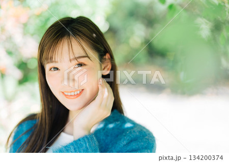 屋外女性ポートレート 134200374