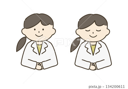 手を組んでお辞儀する白衣を着た女性 134200611