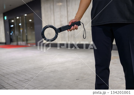 警備員 金属探知機 警備員 金属探知機 134201001