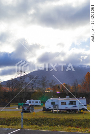 朝の光に包まれた秋の羊蹄山 朝の光に包まれた秋の羊蹄山 134201061