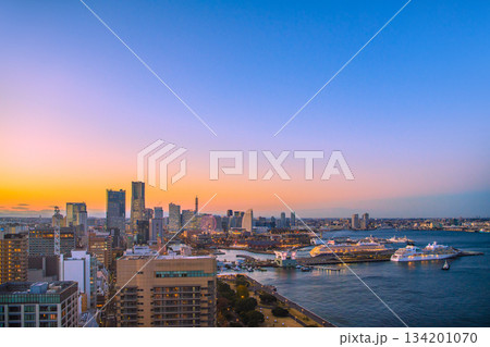 日本の横浜都市景観3隻日本の豪華客船、にっぽん丸、飛鳥Ⅱ、三井オーシャンフジが横浜港に集結＝11日 134201070