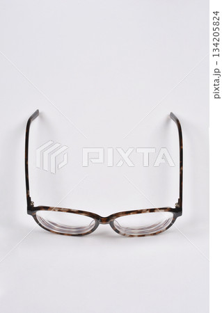 Eyeglasses with clear lenses 134205824
