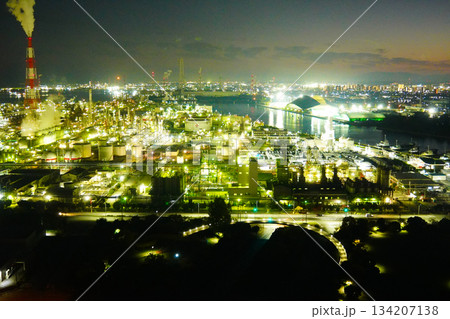 工場夜景 光の都市 産業美 湾岸夜景 無機質の美 工場夜景 光の都市 産業美 湾岸夜景 無機質の美 134207138