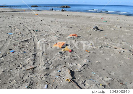 海岸の漂着物 環境問題 ゴミ問題 134208849