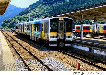 水郡線・常陸大子駅に停まる… 『キハE130系』 水郡線・常陸大子駅に停まる… 『キハE130系』 134209269