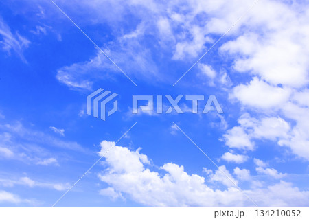 青空と白い雲  134210052