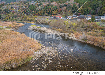 初冬の木津川風景 京都府笠置町 初冬の木津川風景 京都府笠置町 134210536