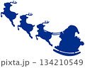トナカイでソリを引くサンタクロースの黒いシルエット 134210549