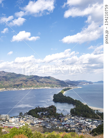 空と海を繋ぐ奇跡の絶景、日本三景天橋立 空と海を繋ぐ奇跡の絶景、日本三景天橋立 134210759