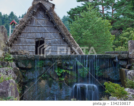 世界遺産白川郷の野外博物館合掌造り民家園の風景 世界遺産白川郷の野外博物館合掌造り民家園の風景 134210817