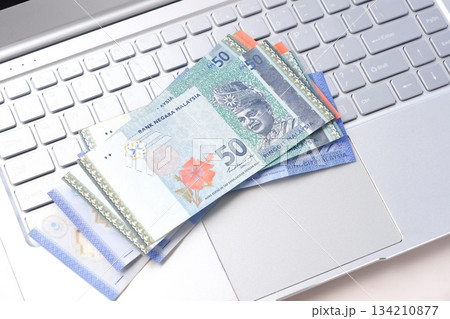 マレーシアの通貨、リンギット(MYR)の紙幣 マレーシアの通貨、リンギット(MYR)の紙幣 134210877