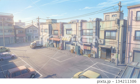 商店街の裏側にある静かな駐車エリアの低高度俯瞰風景 134211386