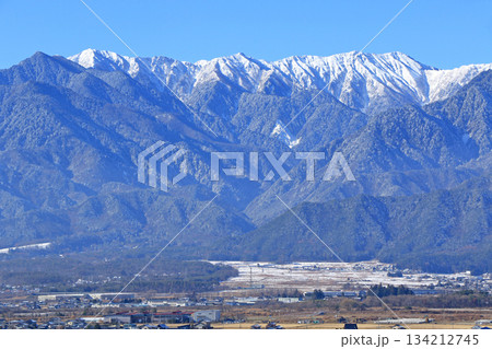 初冬の安曇野と北アルプス 134212745