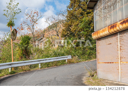 笠置の山間集落へ続く道 京都府笠置町 笠置の山間集落へ続く道 京都府笠置町 134212878