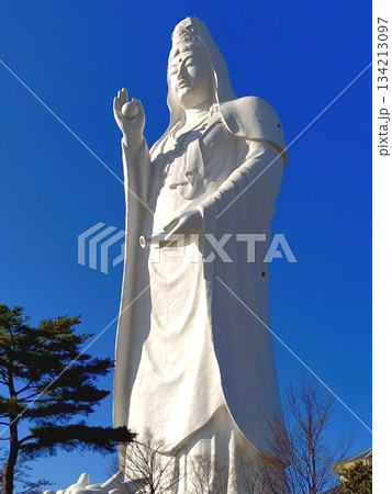 そびえ立つ仙台大観音 そびえ立つ仙台大観音 134213097