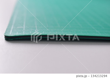 green cutting mat board on white background with line and scale measure guide pattern for art design 134213294