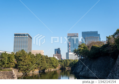 都内 代官町通りから大手町の高層ビルを見た風景 都内 代官町通りから大手町の高層ビルを見た風景 134214154