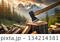 斧で薪割りをした瞬間 134214381