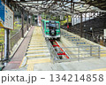 御岳登山鉄道滝本駅を出発待ちのケーブルカー 134214858