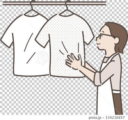 洗濯物を干す40代女性のイラスト 134216857