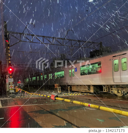 雪降る夜の電車 134217173
