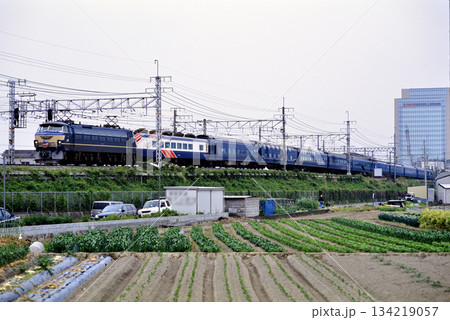 2007年 東海道本線を走るEF6647ブルートレインなは・あかつき 2007年 東海道本線を走るEF6647ブルートレインなは・あかつき 134219057