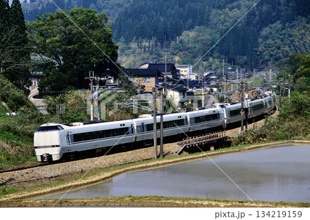 2007年 旧北陸本線を走る683系特急しらさぎ8両 2007年 旧北陸本線を走る683系特急しらさぎ8両 134219159