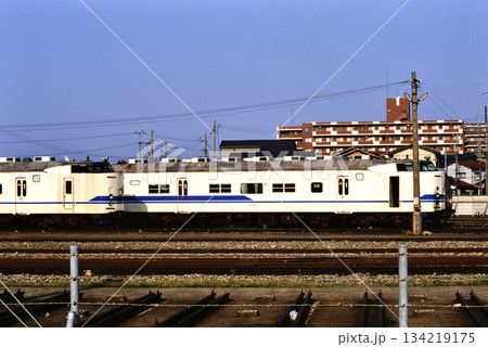 2007年 工場で解体を待つ419系電車 2007年 工場で解体を待つ419系電車 134219175