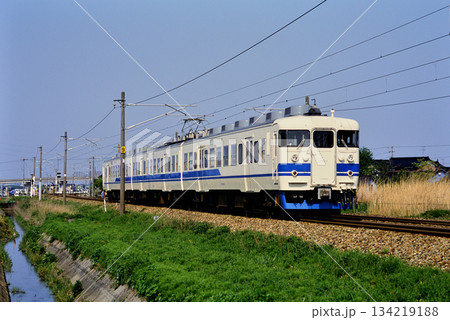 2007年 旧北陸本線を走る413系普通電車3両 2007年 旧北陸本線を走る413系普通電車3両 134219188