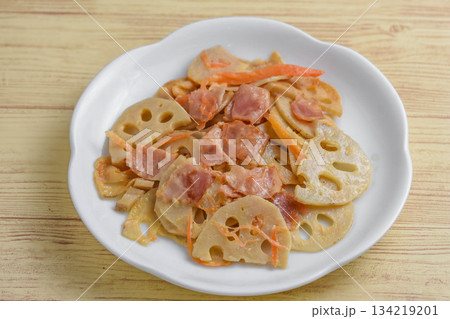 レンコンとベーコンのマスタード炒め 134219201